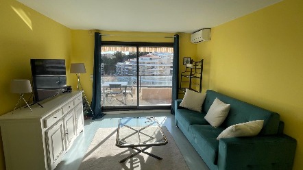 2 PIECES AVEC TERRASSE ET GARAGE 2